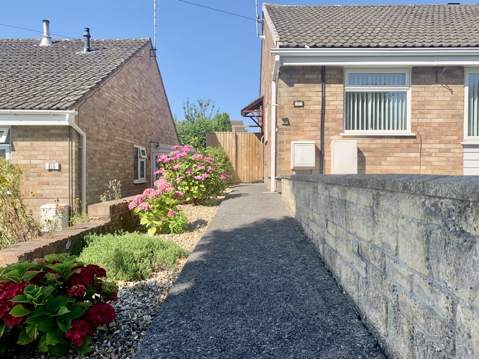 2 bed bungalow for sale in Heath Drive, Frome  - Property Image 3