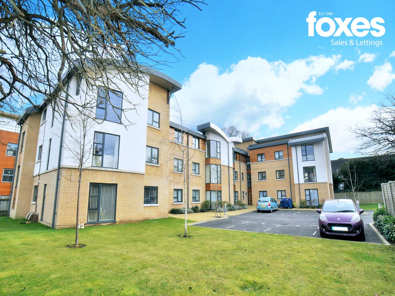 2 bed flat to rent in Princes Road, Ferndown, BH22