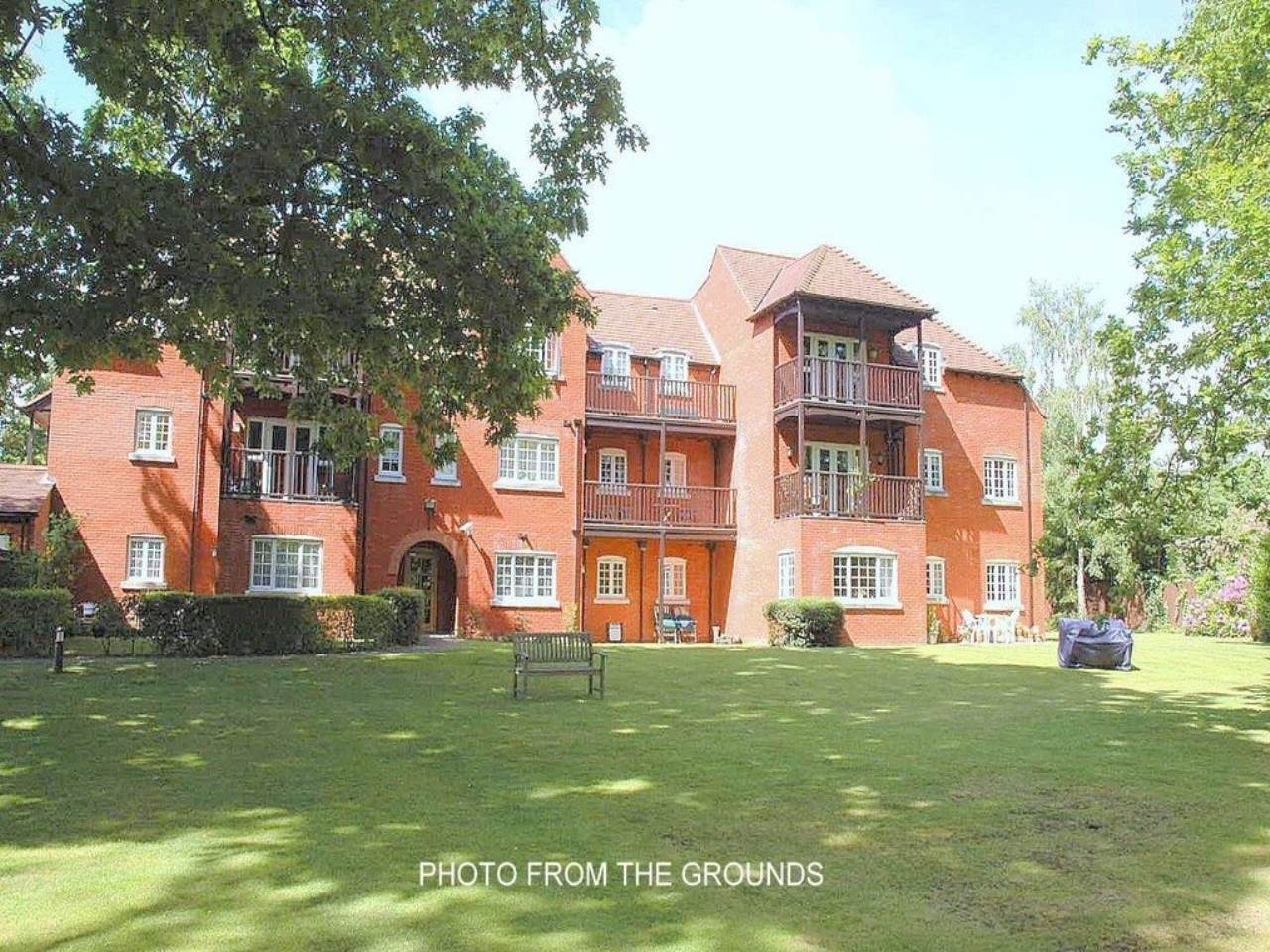 GROUND FLOOR APARTMENT | GATED COMMUNITY | TWO BEDROOMS | EN SUITE | TWO ALLOCATED PARKING SPACES | BEAUTIFUL COMMUNAL GARDENS | CLOSE TO FERNDOWN 
