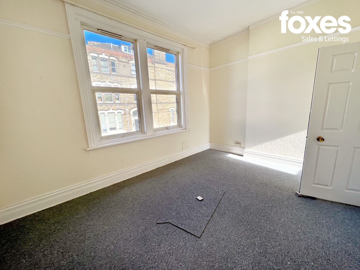 1 bed flat to rent in The Crescent, Bournemouth  - Property Image 4