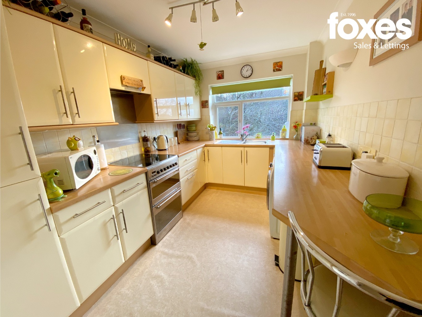 2 bed flat for sale in St. Valerie Road, Bournemouth  - Property Image 3