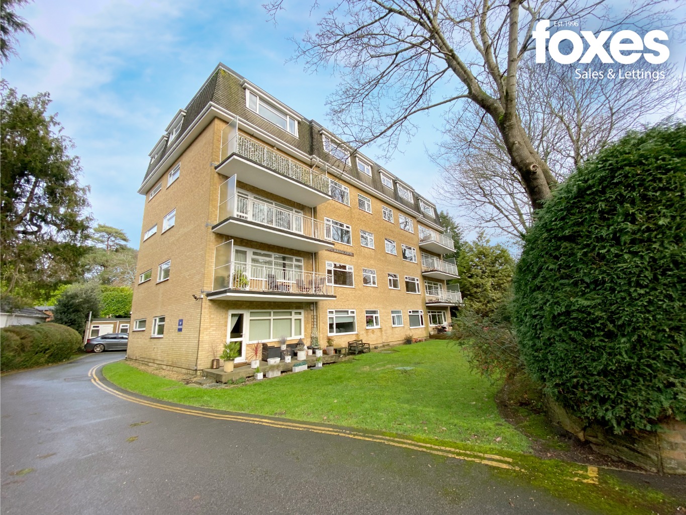 2 bed flat for sale in St. Valerie Road, Bournemouth - Property Image 1