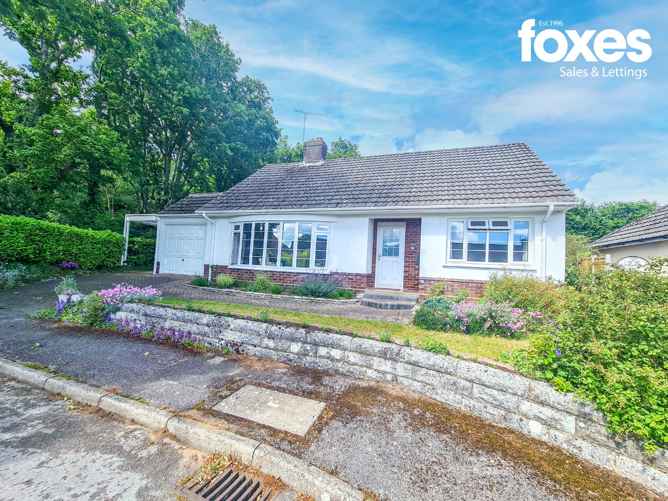 2 bed bungalow to rent in Dunedin Drive, Ferndown  - Property Image 1