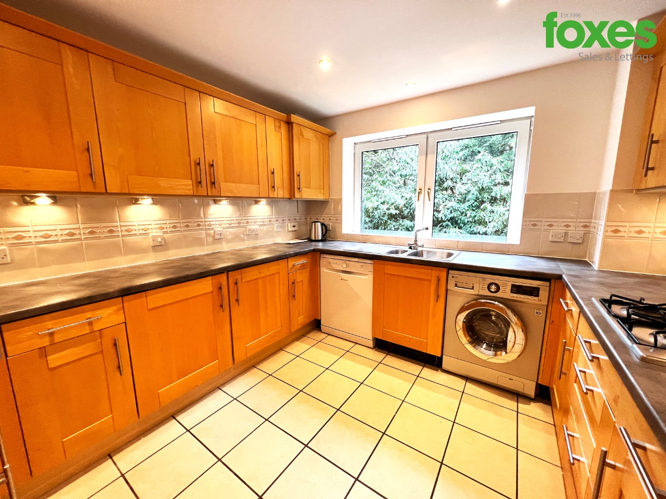 3 bed flat to rent in Western Road, Poole  - Property Image 5