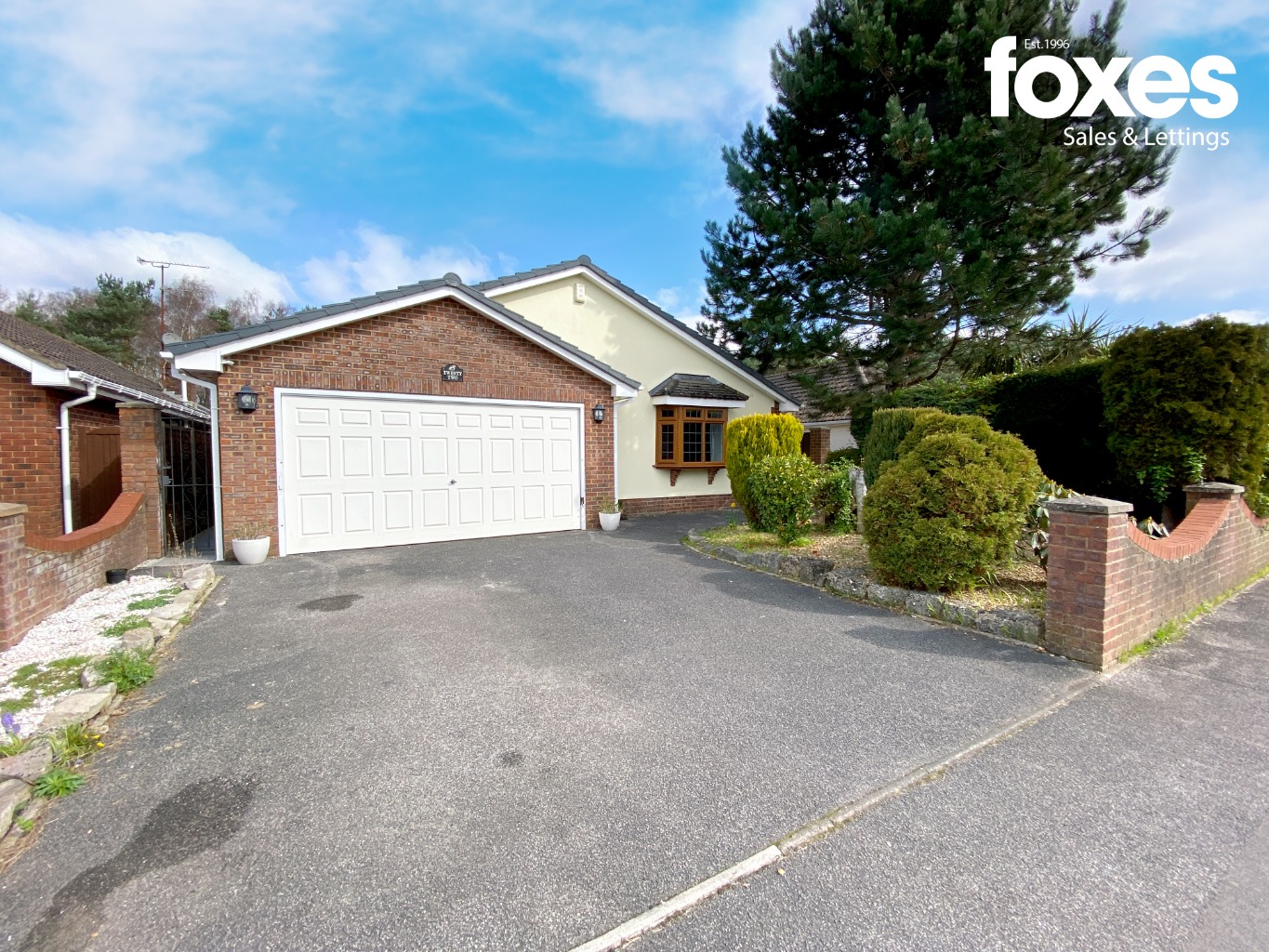 3 bed detached bungalow for sale in Leeson Drive, Ferndown  - Property Image 2