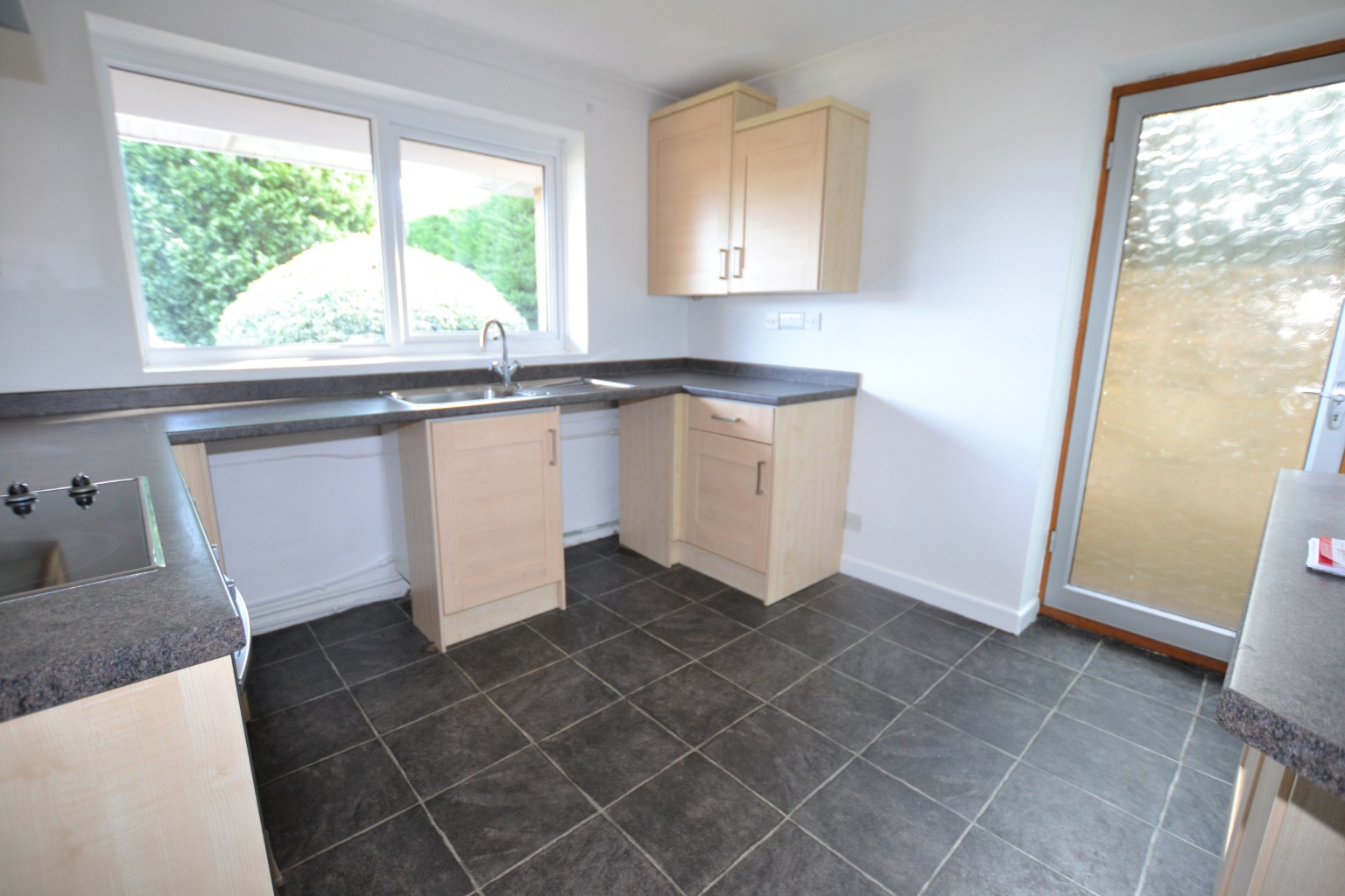 2 bed bungalow to rent in Ameys Lane, Ferndown  - Property Image 4