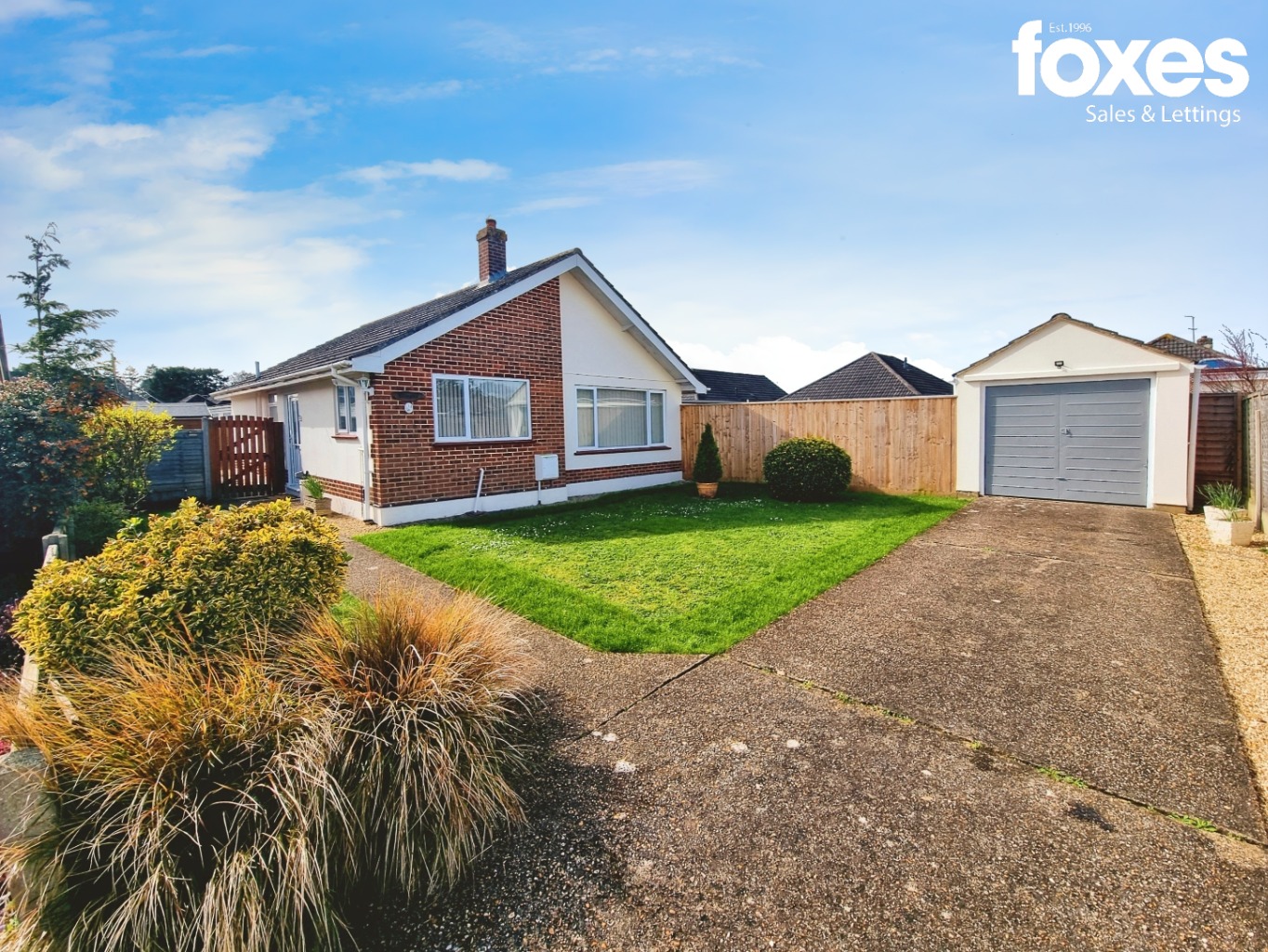 2 bed detached bungalow to rent in Russet Close, Ferndown  - Property Image 1