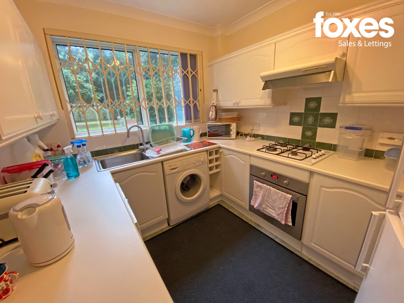 2 bed flat for sale in Lissenden, Poole  - Property Image 3