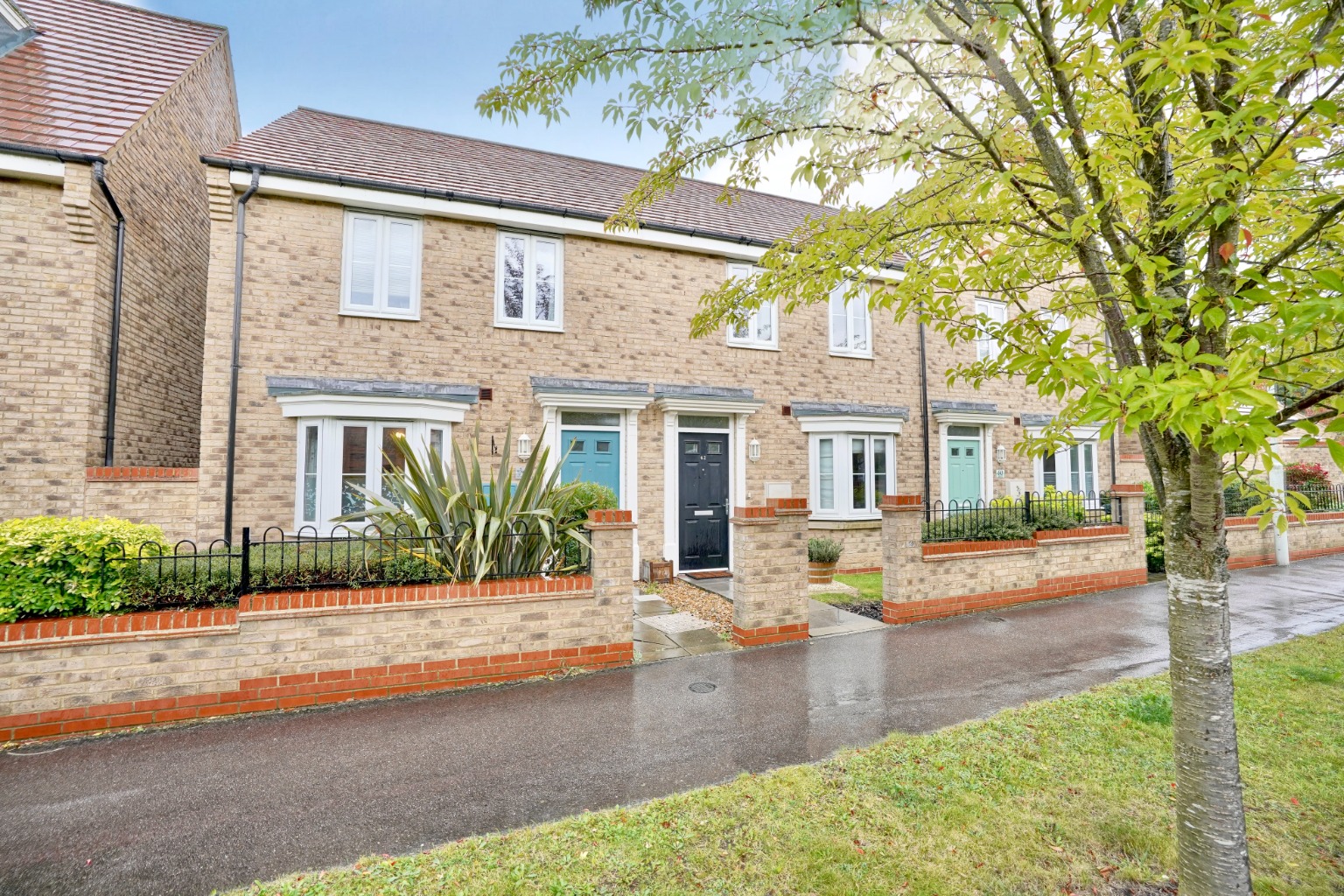 3 bed end of terrace house for sale in Stone Hill, Cambridgeshire - Property Image 1