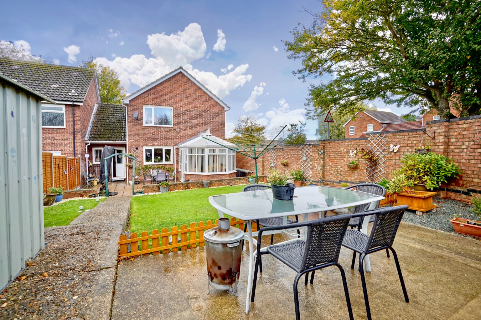 4 bed link detached house for sale in Duloe Brook, St. Neots  - Property Image 1