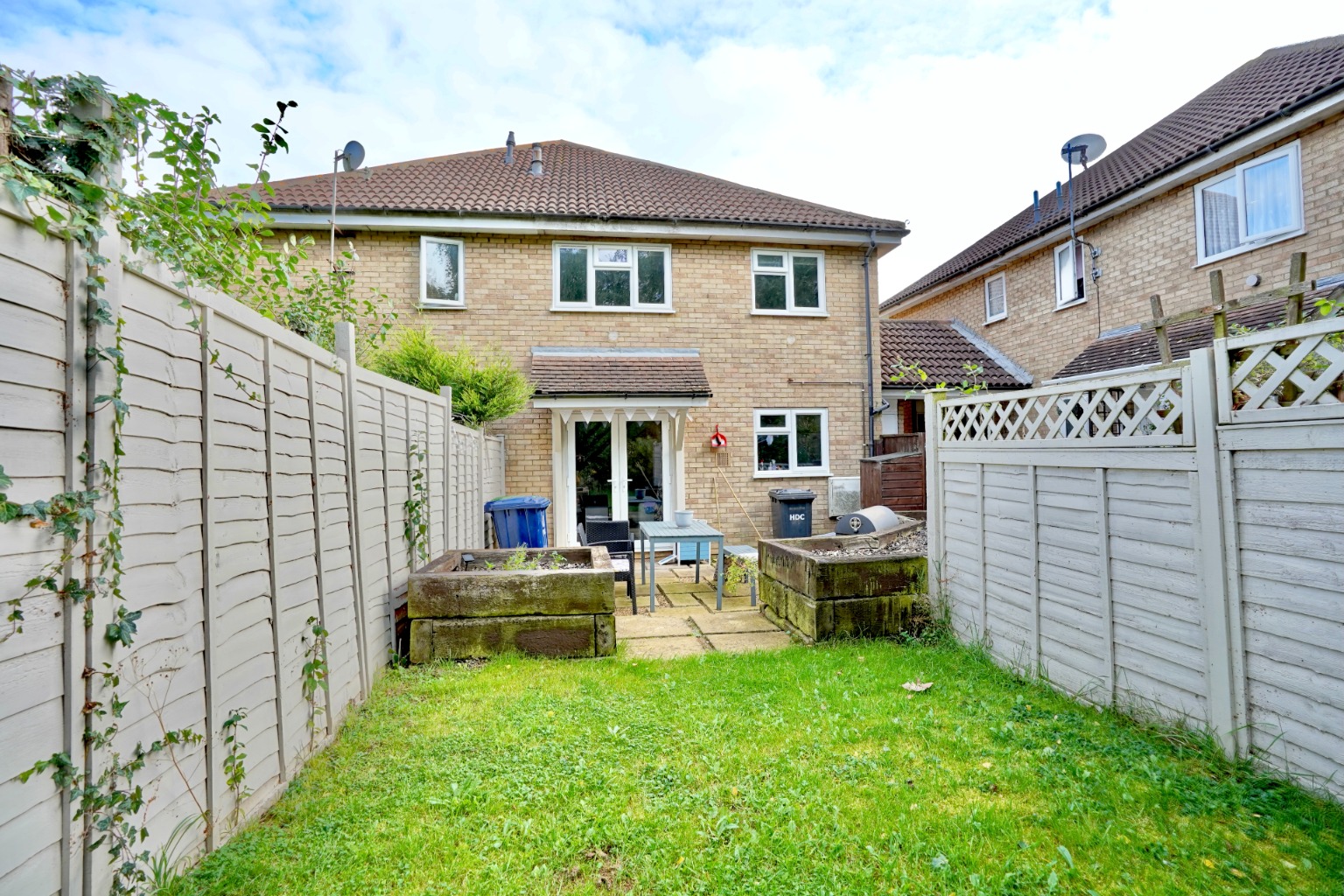 2 bed terraced house for sale in Meadowsweet, St. Neots  - Property Image 1