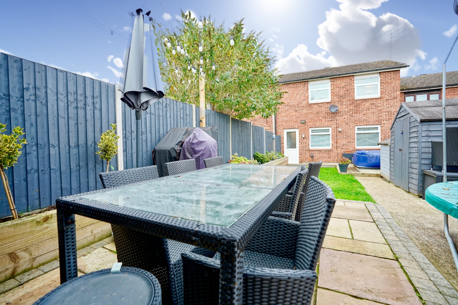 We are pleased to offer this spacious family home set in a cul-de-sac and has a re-fitted kitchen/diner, three good size bedrooms, landscaped rear garden, residents parking area. viewing is highly recommended so contact us to arrange your viewing...