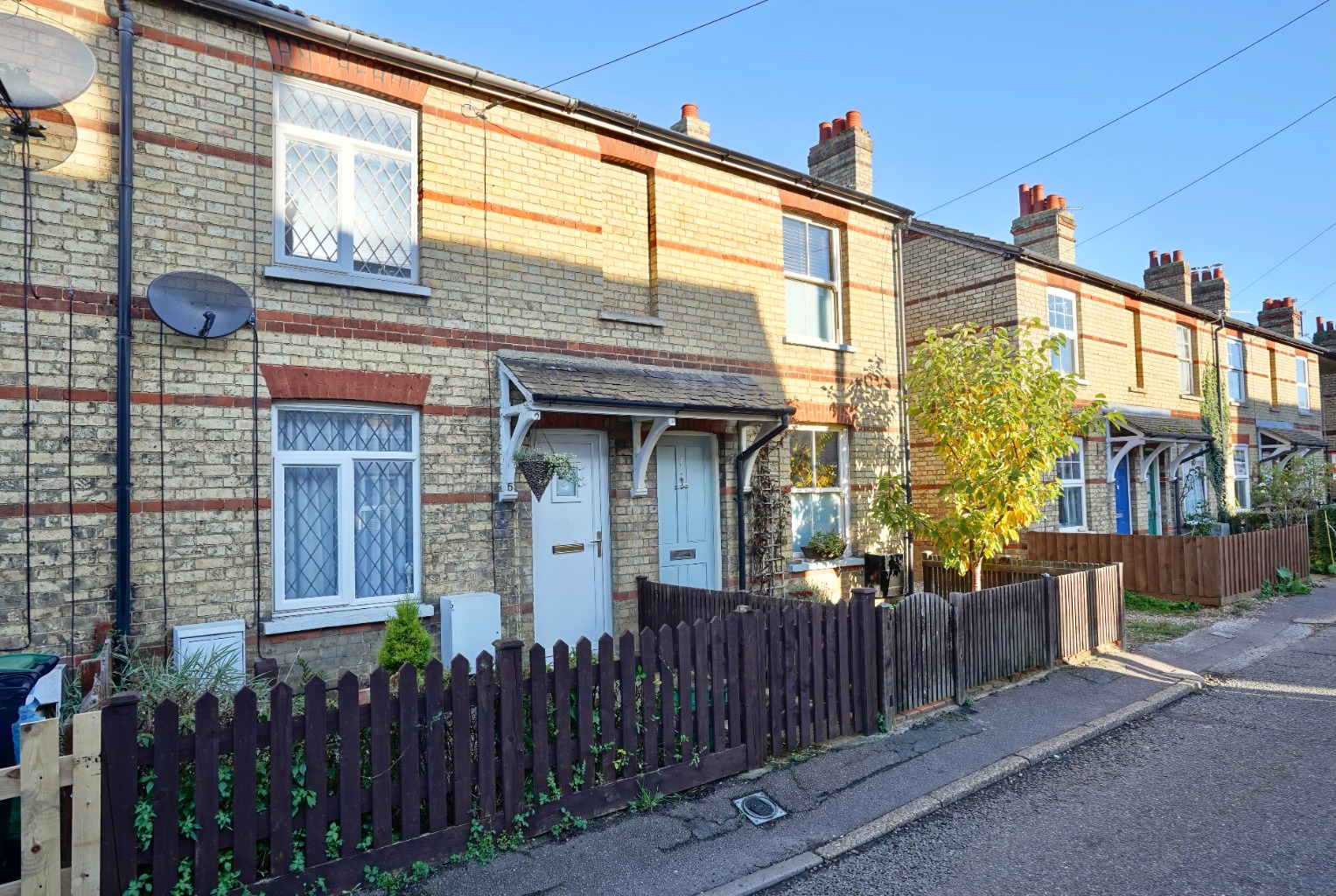 This well presented two bedroom Victorian terrace is a must see with two double bedrooms, lounge with open fire, separate dining room, good size rear garden and all within walking distance to the town centre. This home is an ideal investment/first time buy.