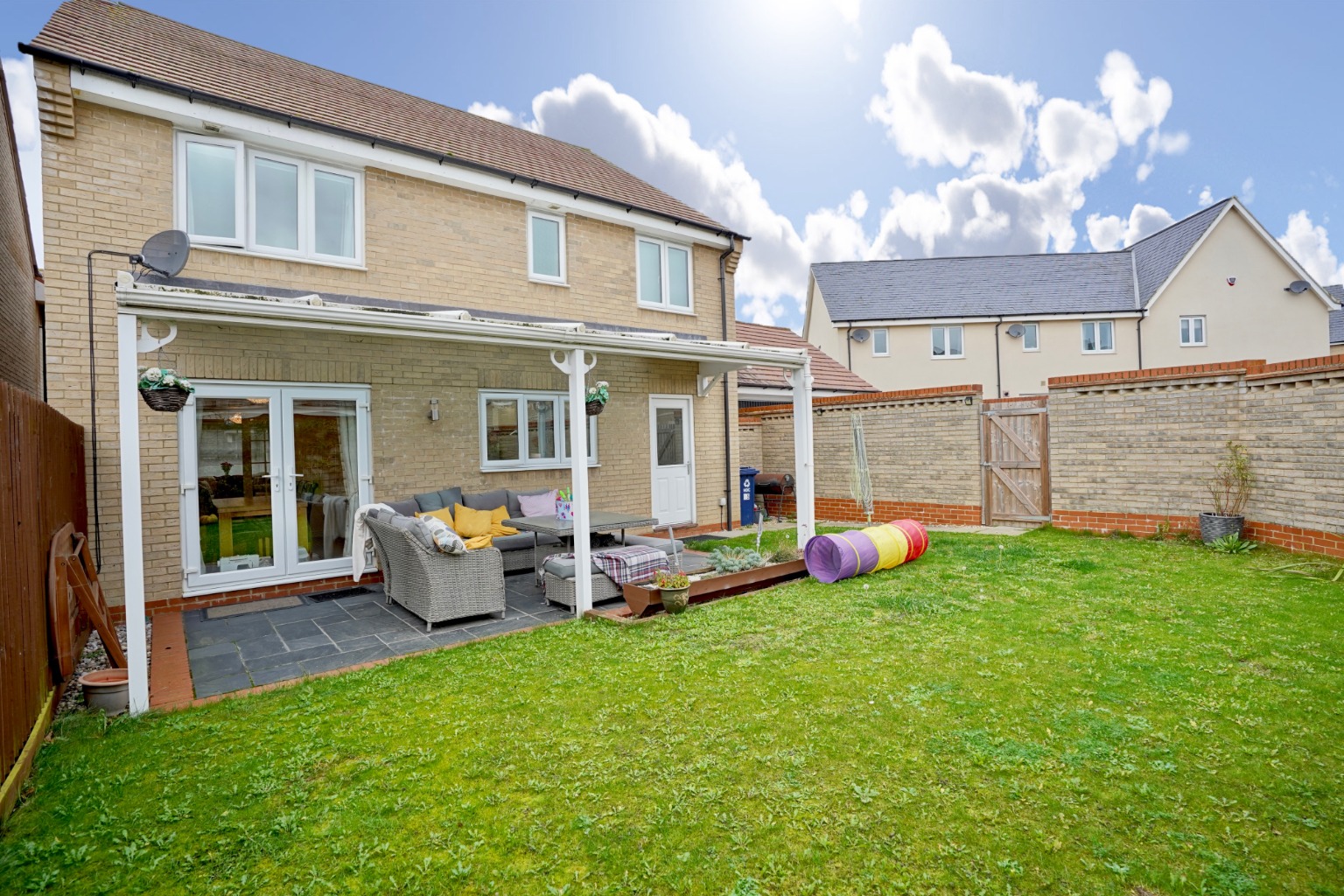 4 bed detached house for sale in Lannesbury Crescent, St. Neots  - Property Image 1