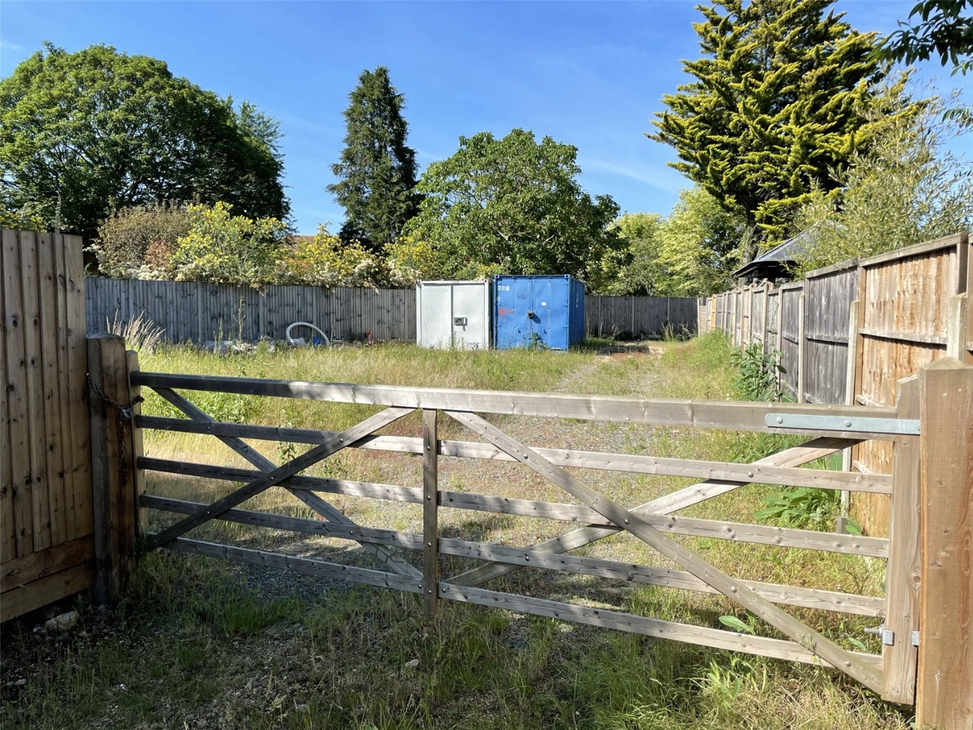 We’re pleased to offer for sale this plot of land, situated in one of the most sought-after locations in St Neots.   Offered for sale by informal tender.  Please note that this amenity land has not got any planning permission attached at present.
