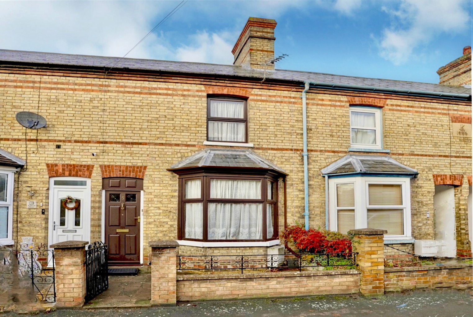3 bed terraced house for sale in Avenue Road, St. Neots, PE19