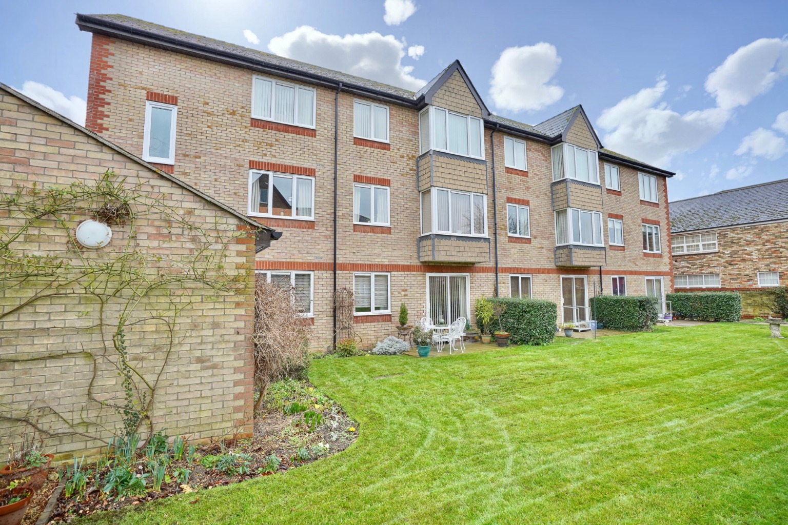 2 bed for sale in Old Market Court, St. Neots 0