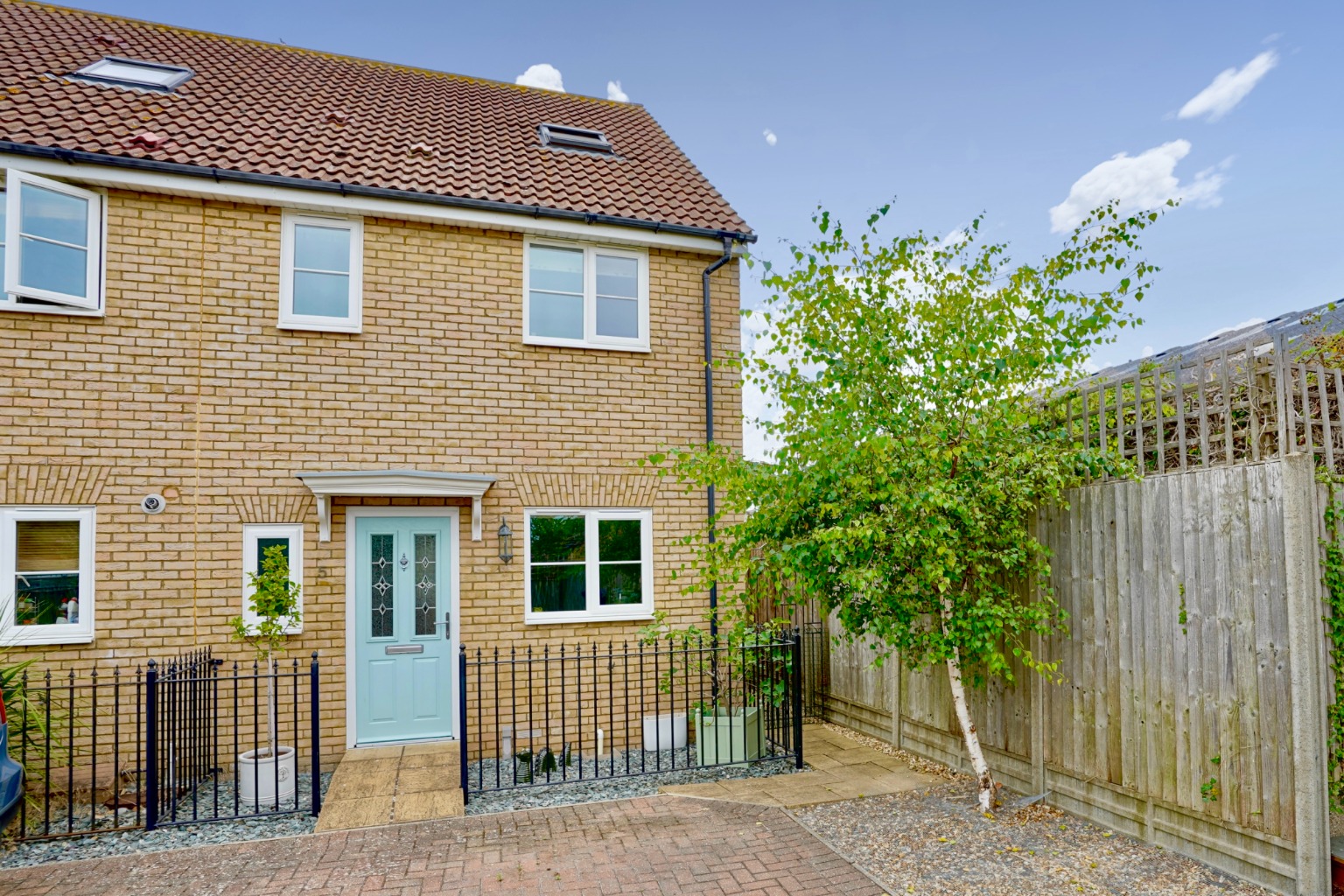 3 bed end of terrace house for sale in Elm Villa Gardens, St. Neots, PE19