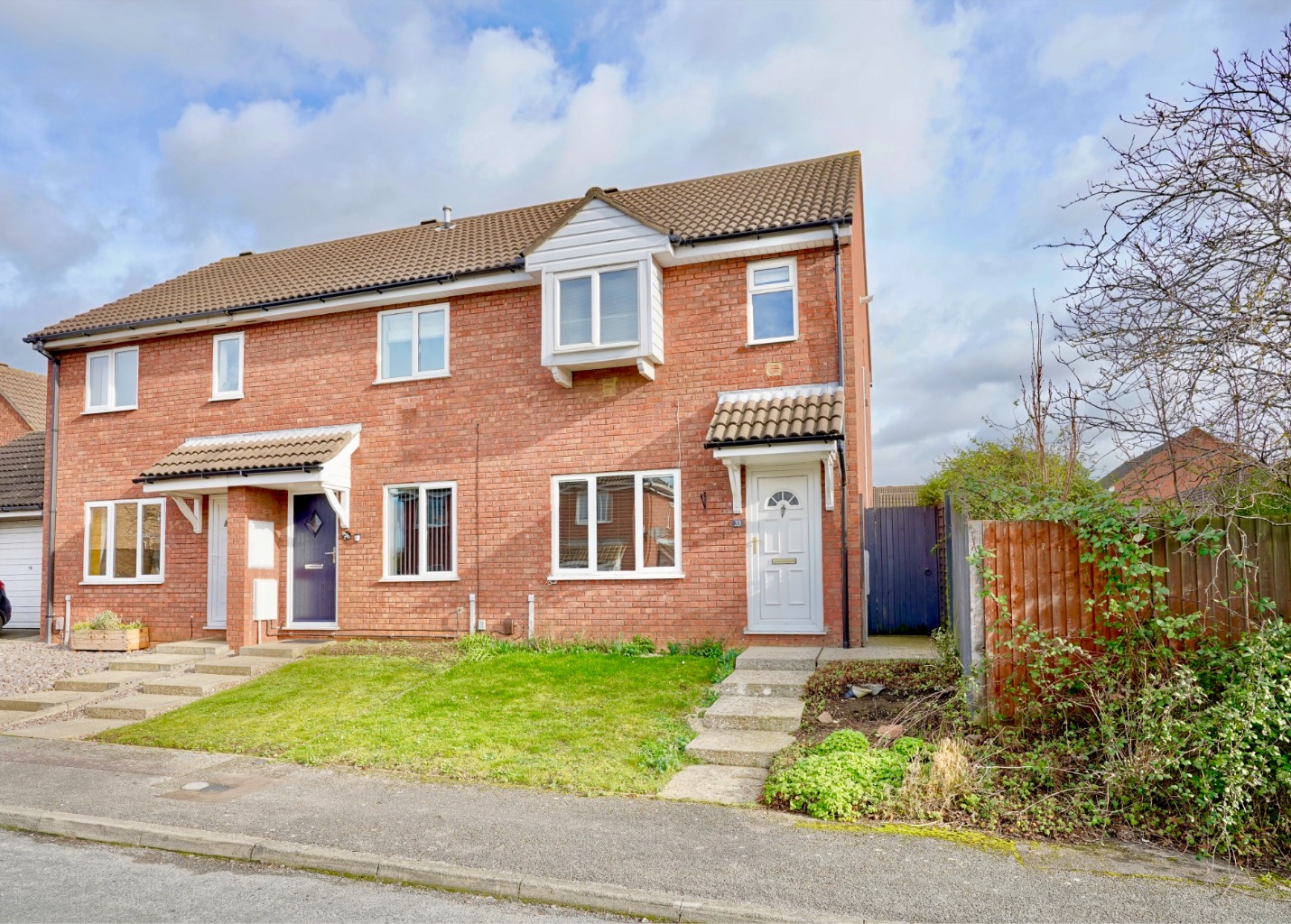 3 bed end of terrace house for sale in Fallow Drive, St. Neots, PE19