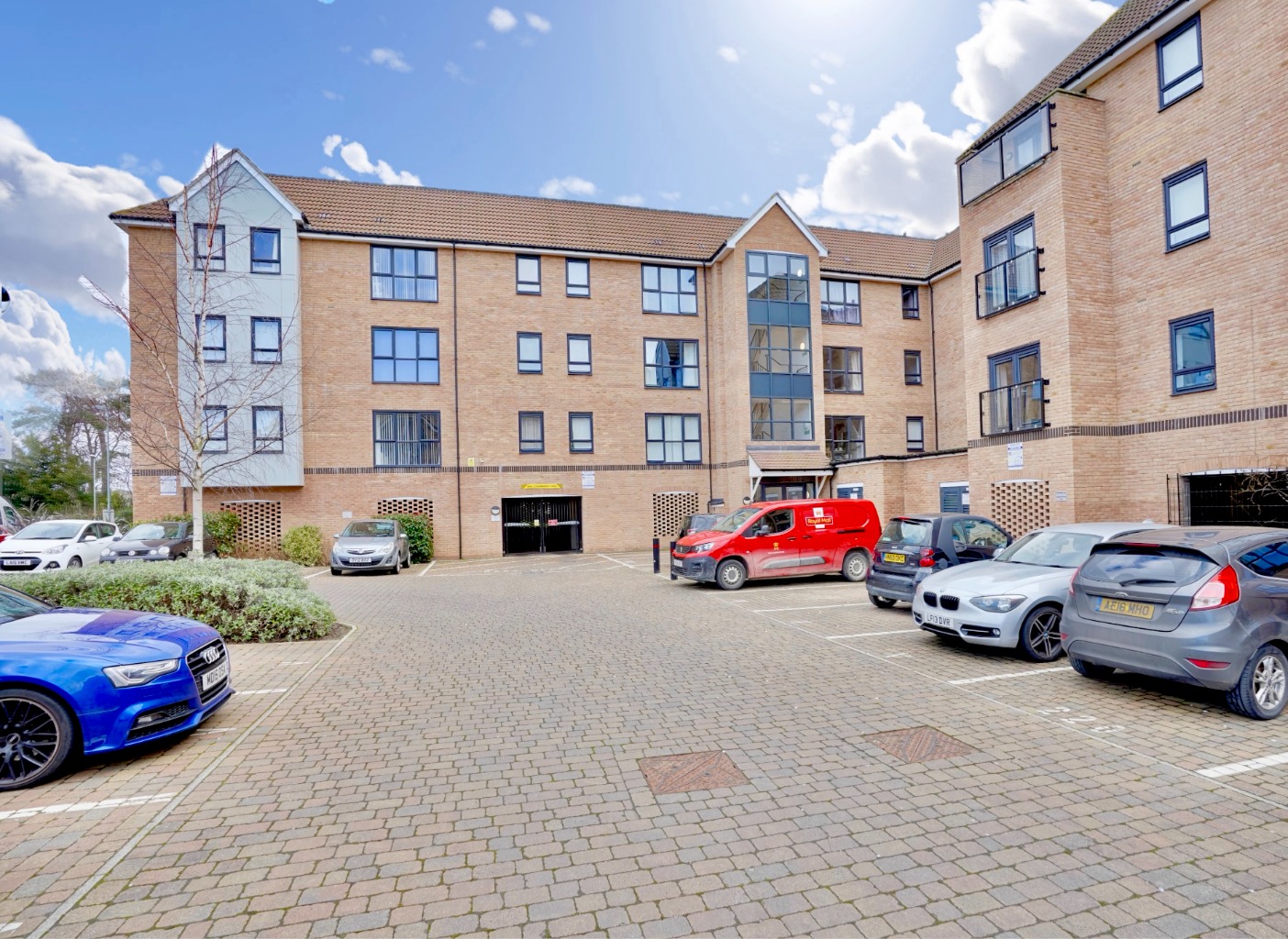 **spacious one double bedroom apartment* Open plan living with juliette balcony* Underground secure parking* Ideal investment/first time buy* Plenty of visitor parking* Close to town centre