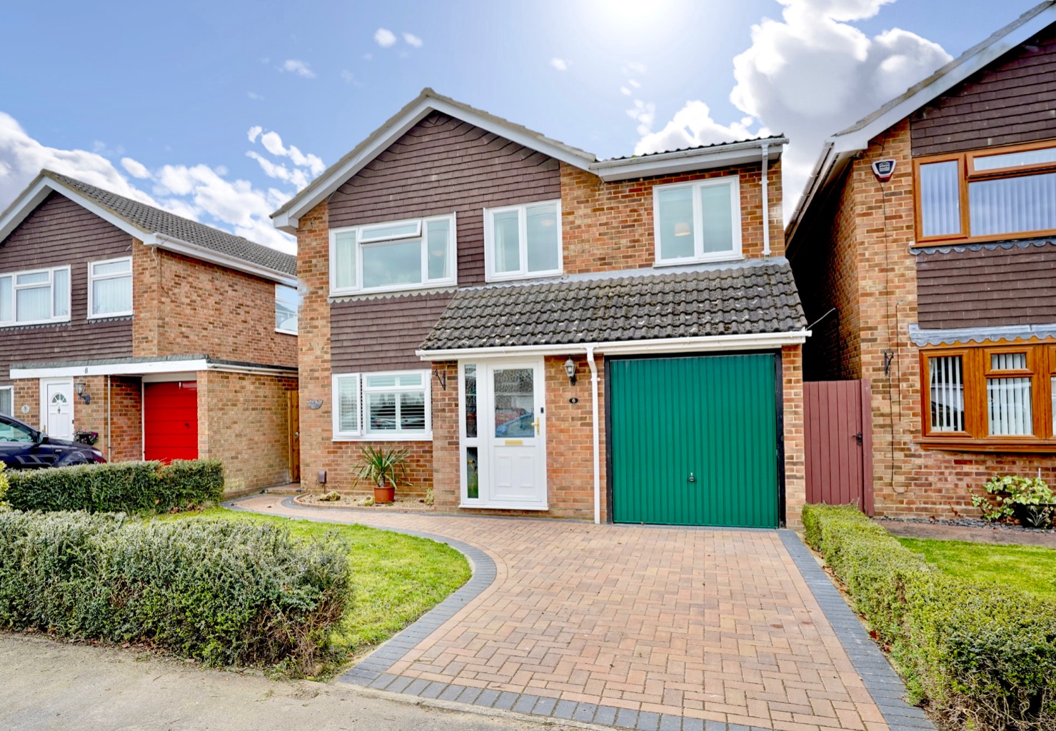 **Five bedroom detached home* Driveway and single garage* separate dining area* quiet cul-de-sac* popular Eaton Ford location* ideal family home* contact us to arrange your viewing**
