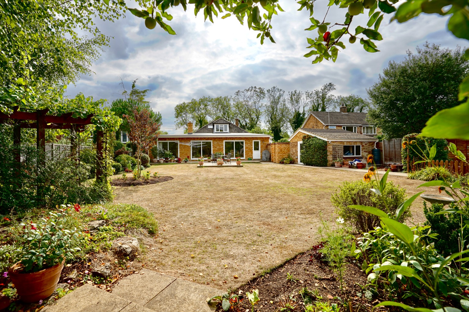 4 bed detached bungalow for sale in The Lane, Bedford - Property Image 1