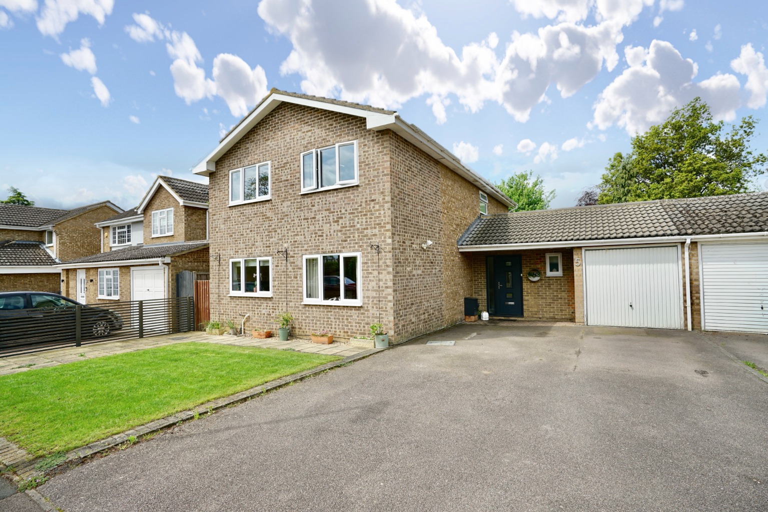 4 bed link detached house for sale in Coleridge Court, St. Neots  - Property Image 1