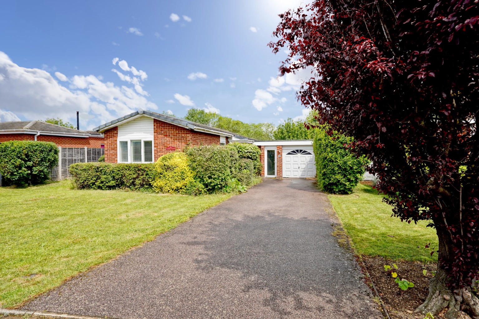 ***Detatched three bedroom bungalow**Close to local nature reserve**Ideal holiday home or main residence**Large drive and double garage***