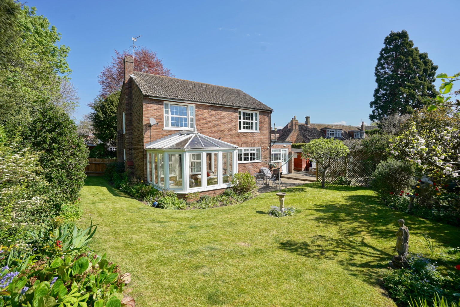 4 bed detached house for sale in Manor House Close, St. Neots - Property Image 1