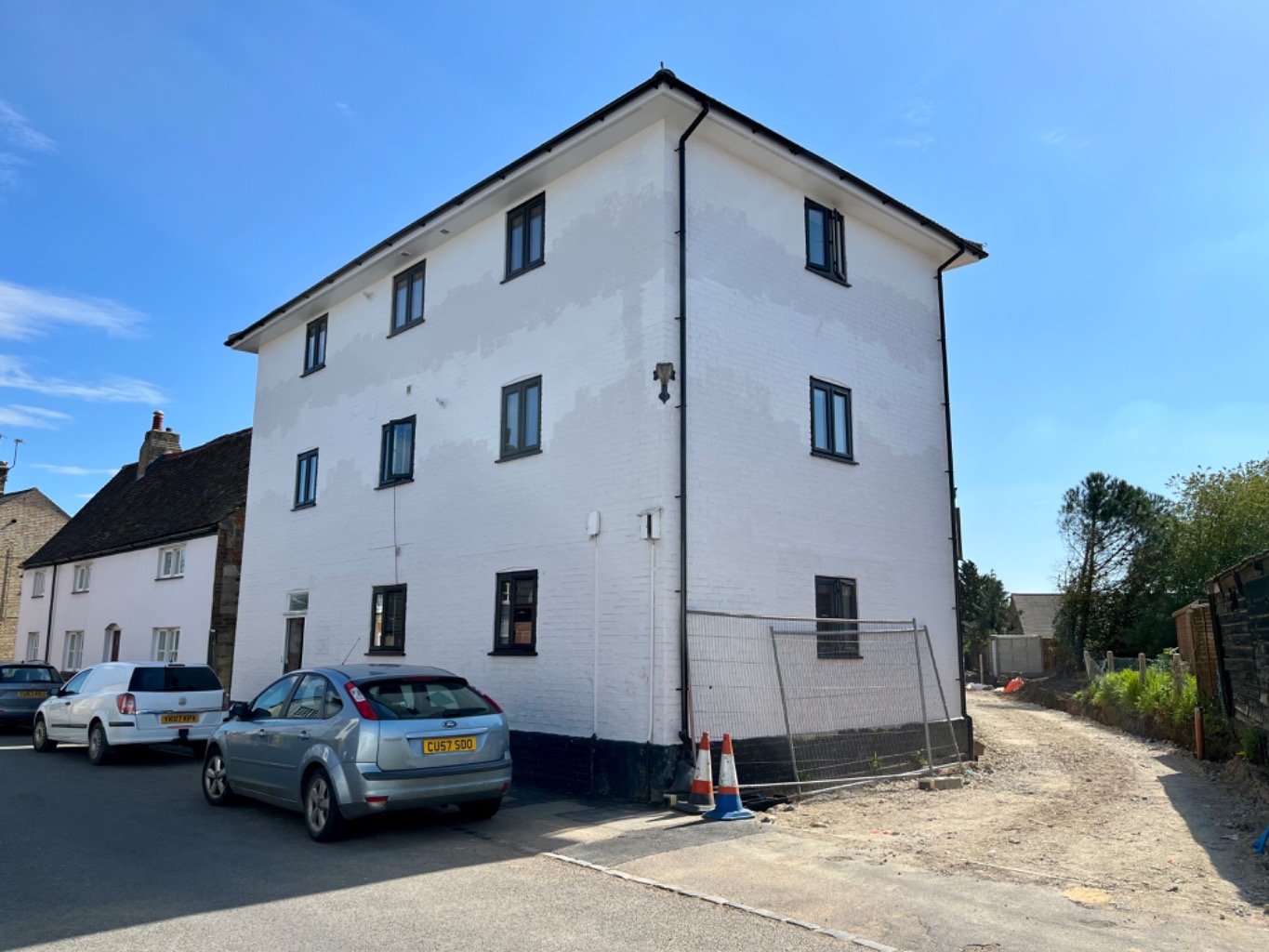 2 bed ground floor flat for sale in Great North Road, St. Neots, PE19