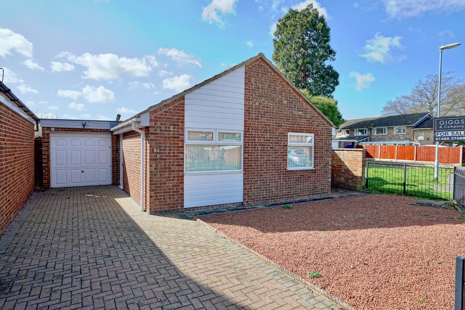 3 bed detached bungalow for sale in Park Avenue, St. Neots - Property Image 1