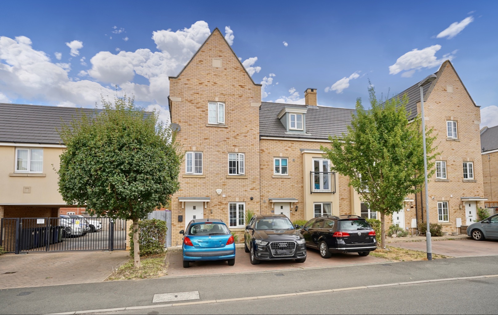 4 bed end of terrace house for sale in Buttercup Avenue, St. Neots, PE19
