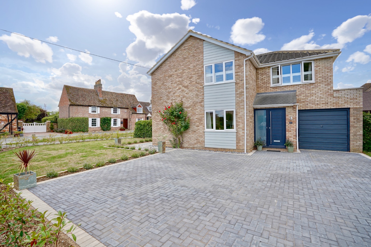5 bed detached house for sale in Orchard Close, St. Neots - Property Image 1