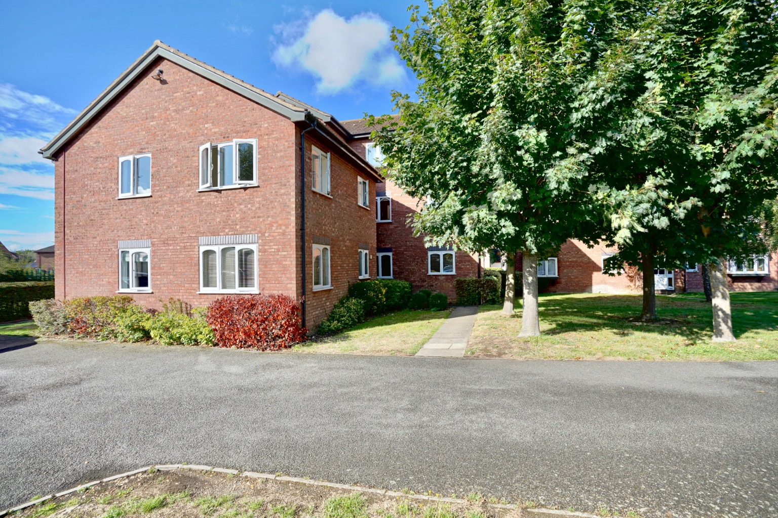 1 bed ground floor flat for sale in Andrew Road, St. Neots, PE19