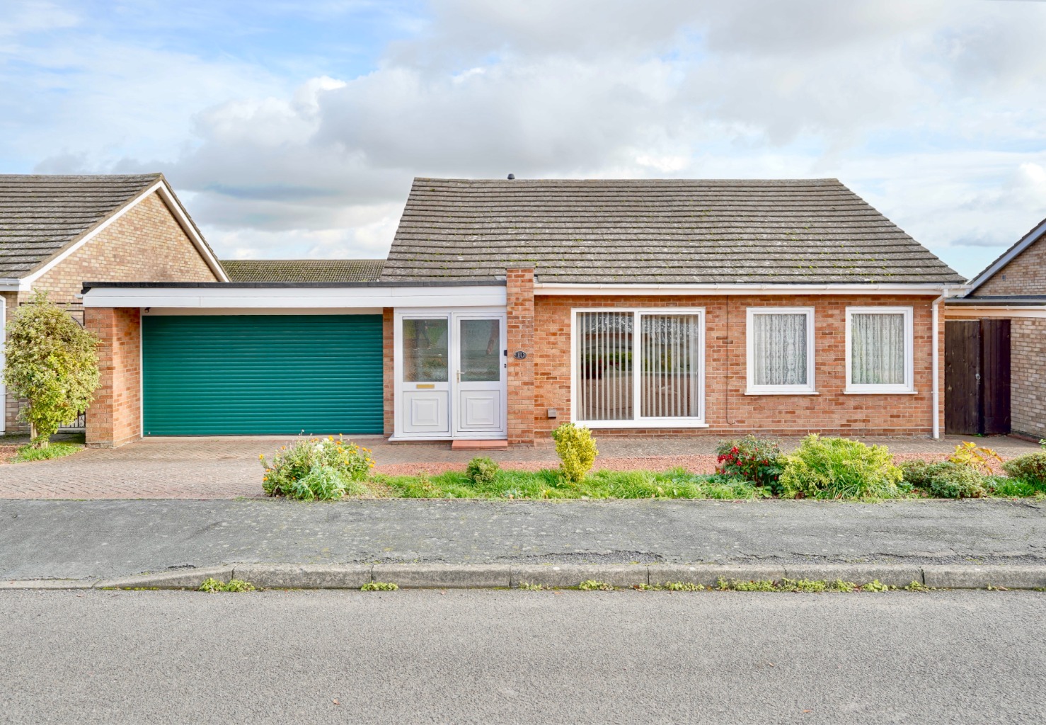 3 bed bungalow for sale in Corunna Close, St. Neots - Property Image 1