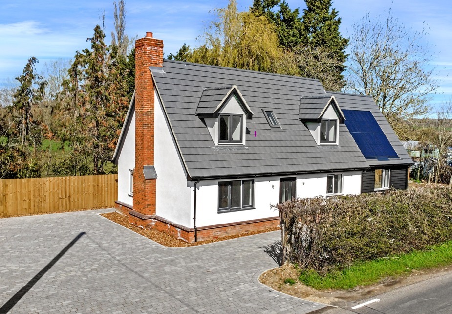 3 bed detached house for sale in The Green, St Neots  - Property Image 4