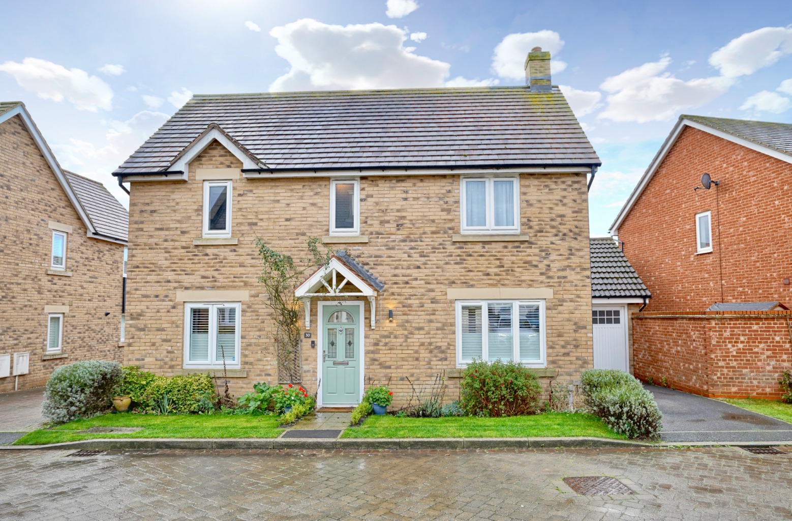 4 bed detached house for sale in Middle Ground, St. Neots 0