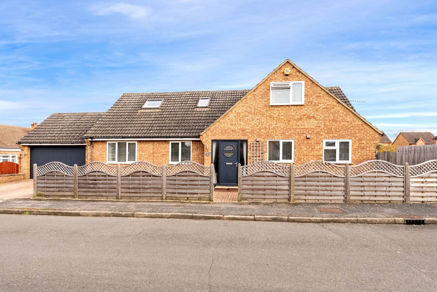 5 bed detached house for sale in Falstaff Road, St Neots  - Property Image 1