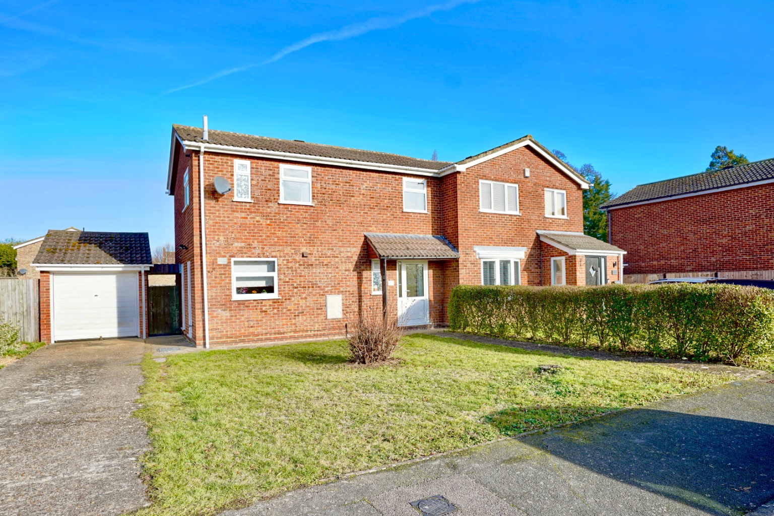 3 bed  for sale in Meadow Close, St. Neots, PE19