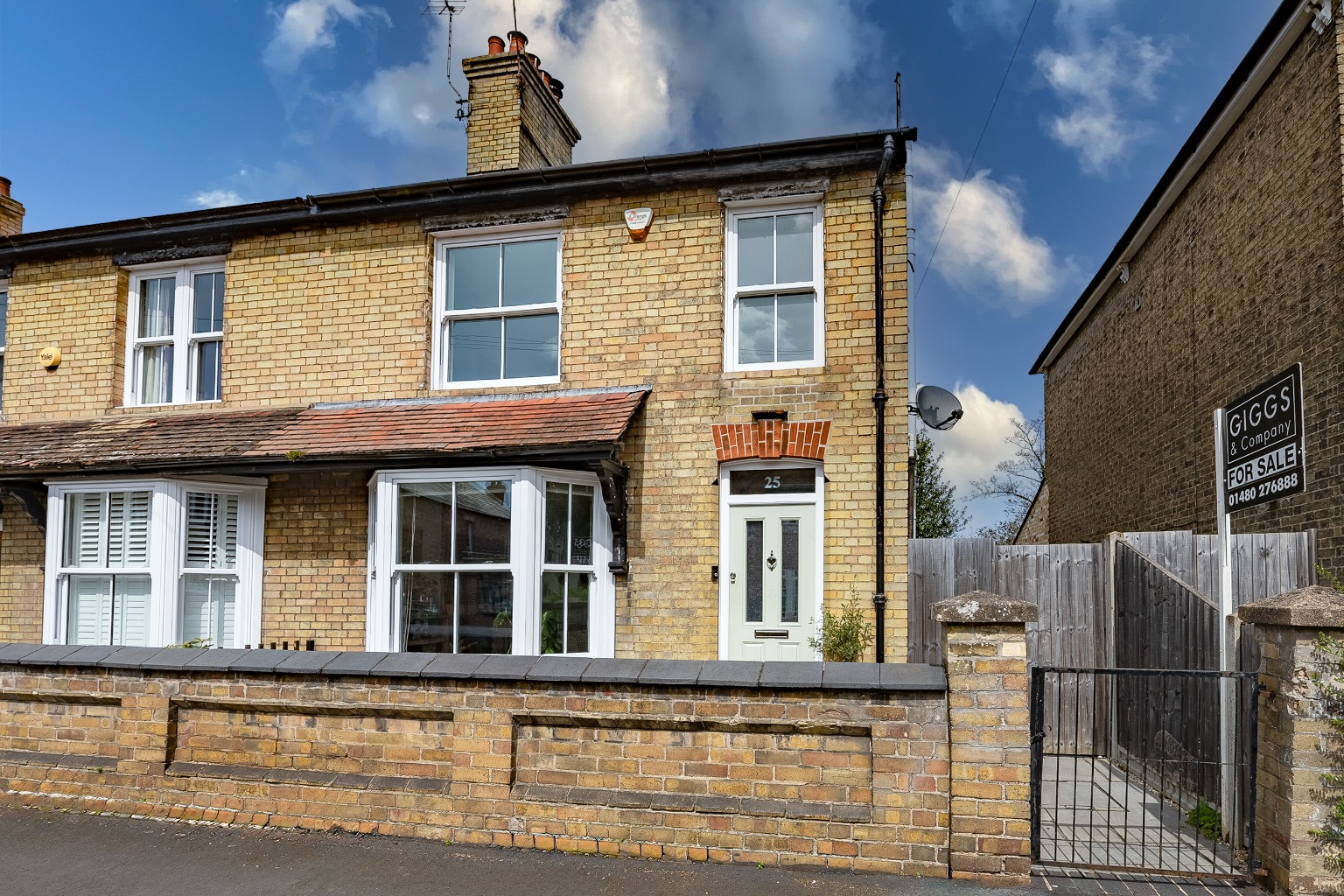 3 bed semi-detached house for sale in Avenue Road, St. Neots - Property Image 1