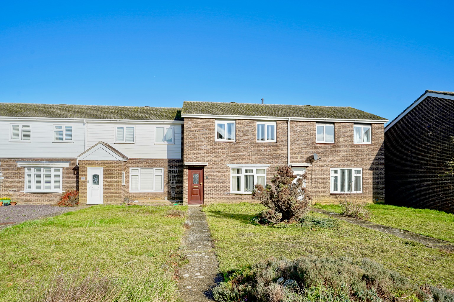3 bed terraced house for sale in Bushmead Road, St Neots  - Property Image 1