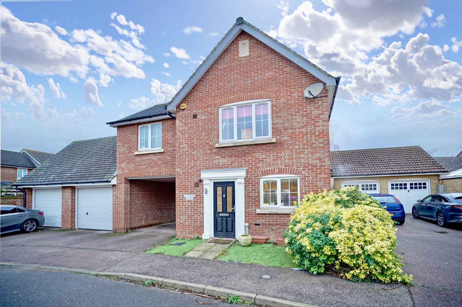 4 bed detached house for sale in Parker Close, St Neots  - Property Image 1
