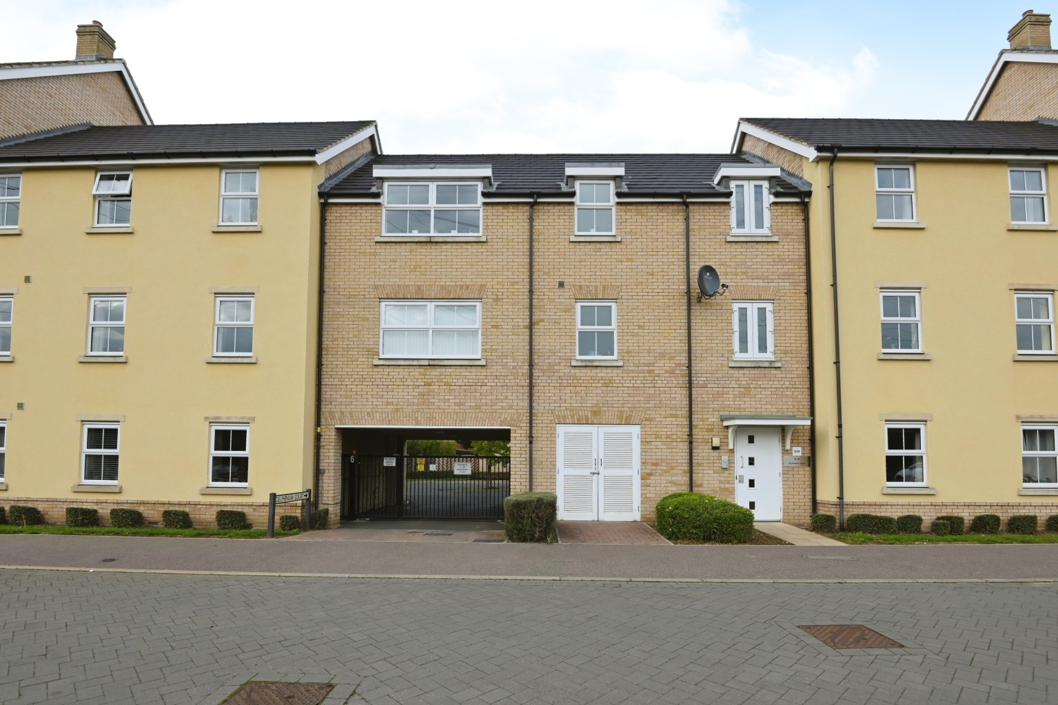 1 bed flat for sale in Delphinium Court, St Neots - Property Image 1