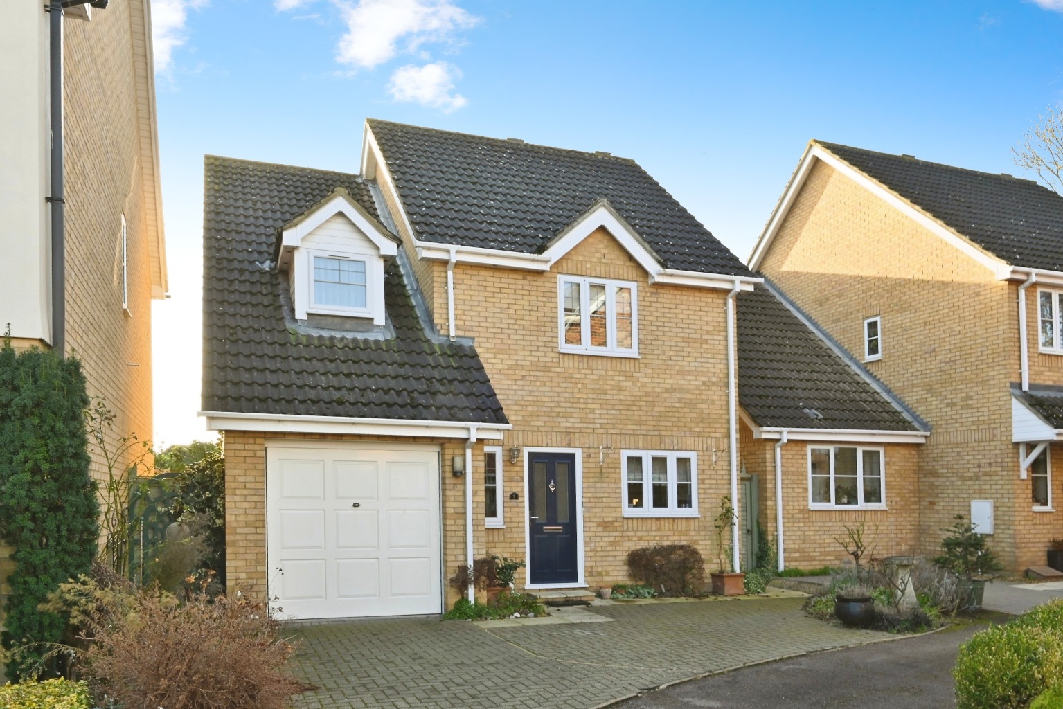 3 bed detached house for sale in Roberts Close, St Neots - Property Image 1