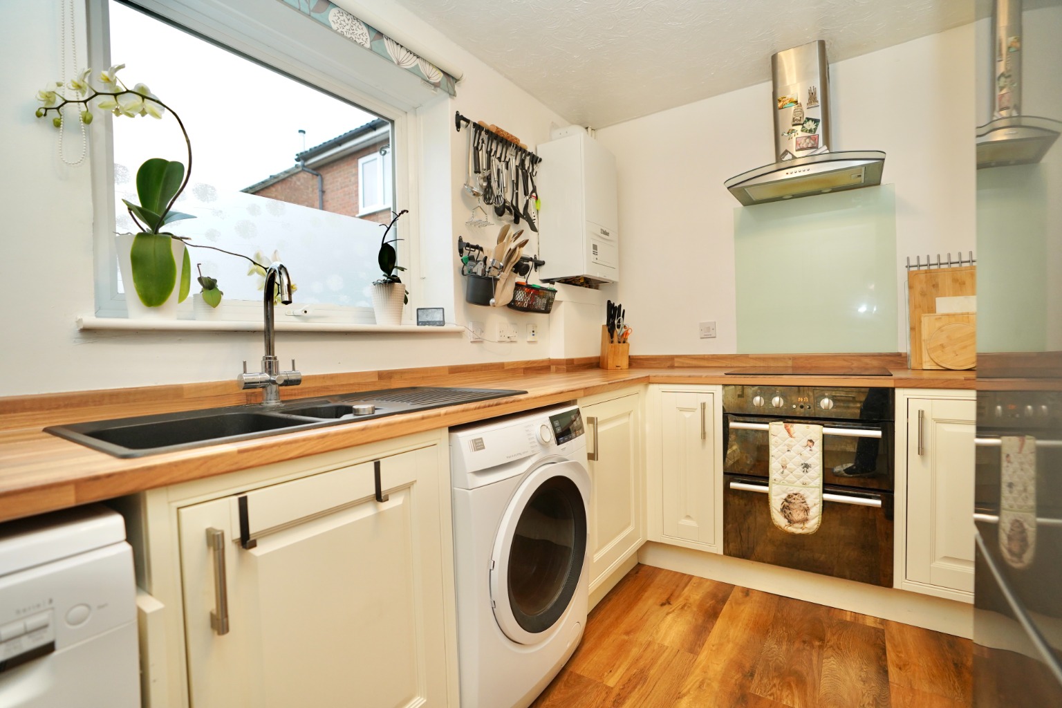 2 bed terraced house for sale in Chawston Close, St Neots  - Property Image 3