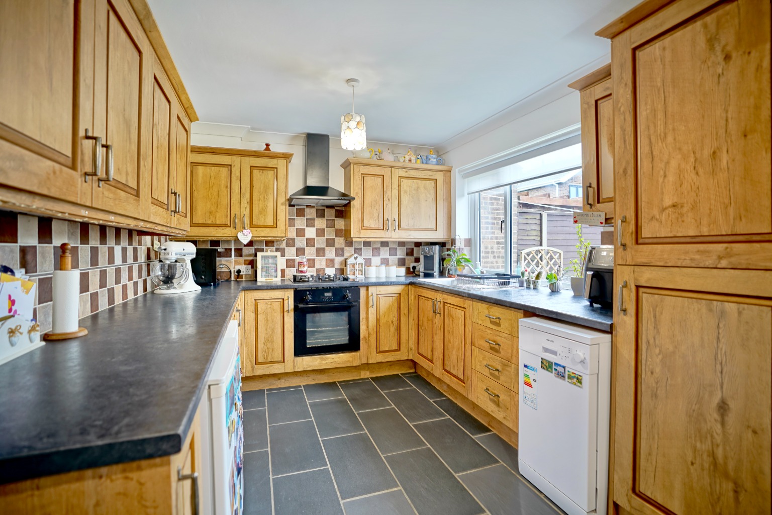 3 bed detached house for sale in Weston Court, St Neots  - Property Image 3