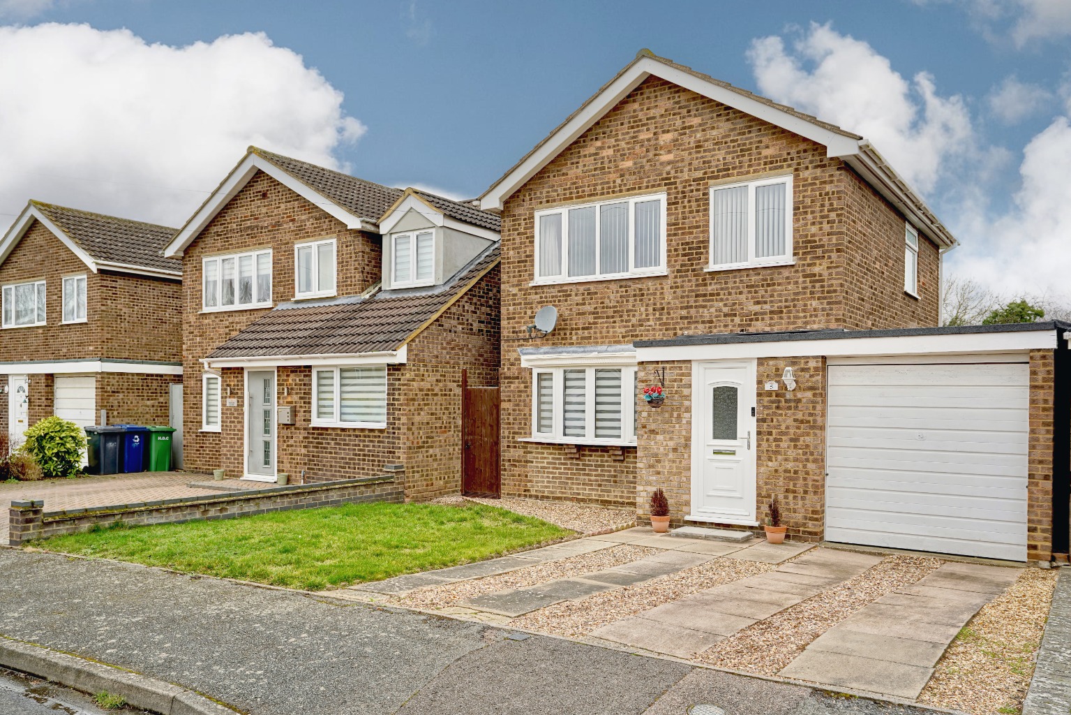 3 bed detached house for sale in Weston Court, St Neots - Property Image 1
