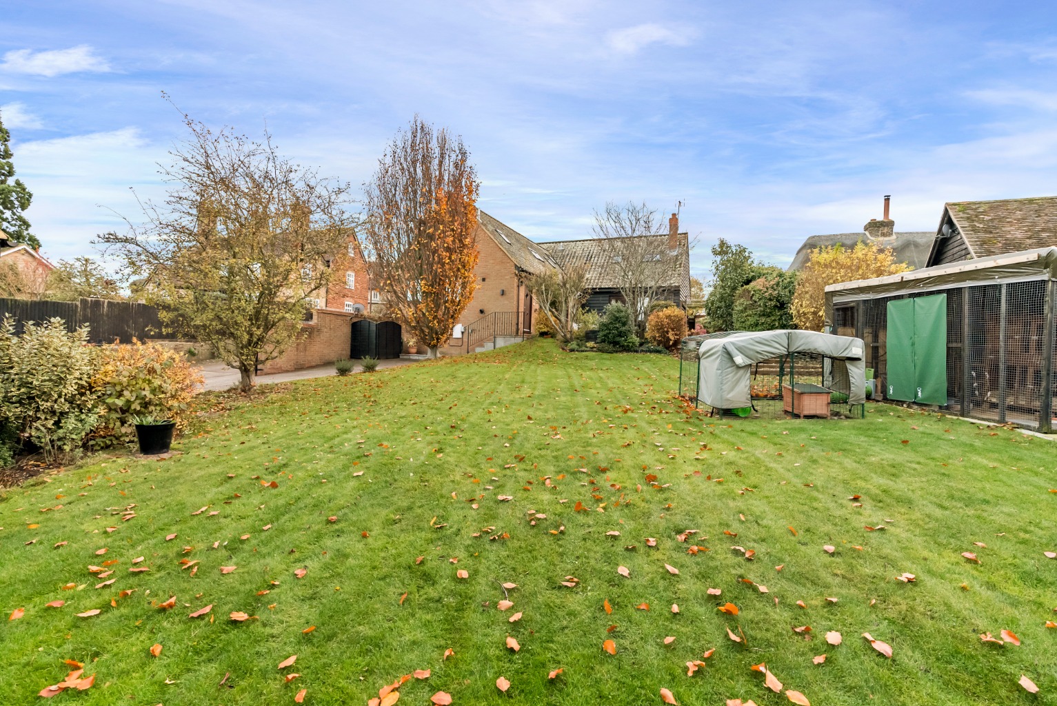 4 bed detached house for sale in Vicarage Farm Yard, St Neots  - Property Image 17
