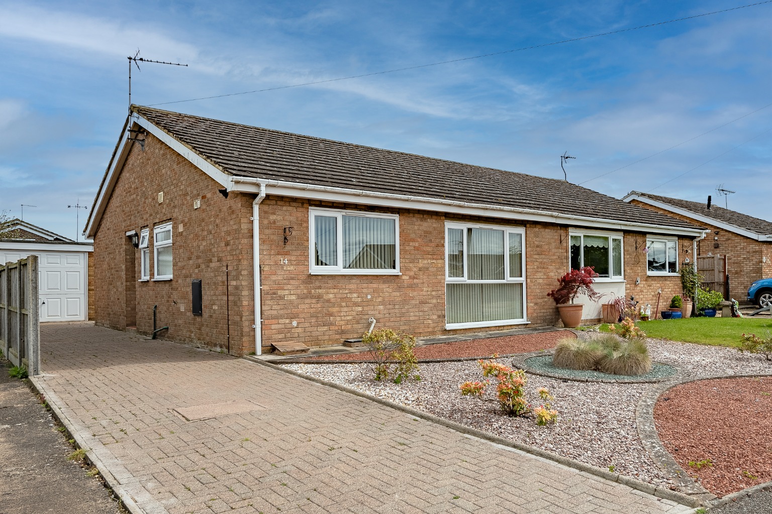 2 bed bungalow for sale in Apple Close, St Neots  - Property Image 2