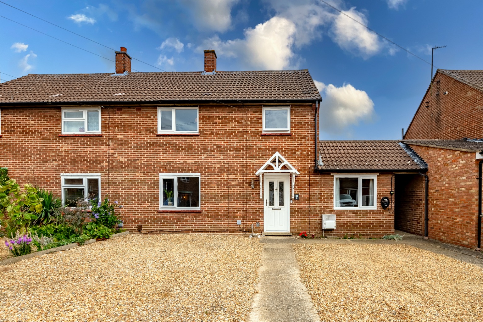 3 bed semi-detached house for sale in Wantage Gardens, St. Neots  - Property Image 1